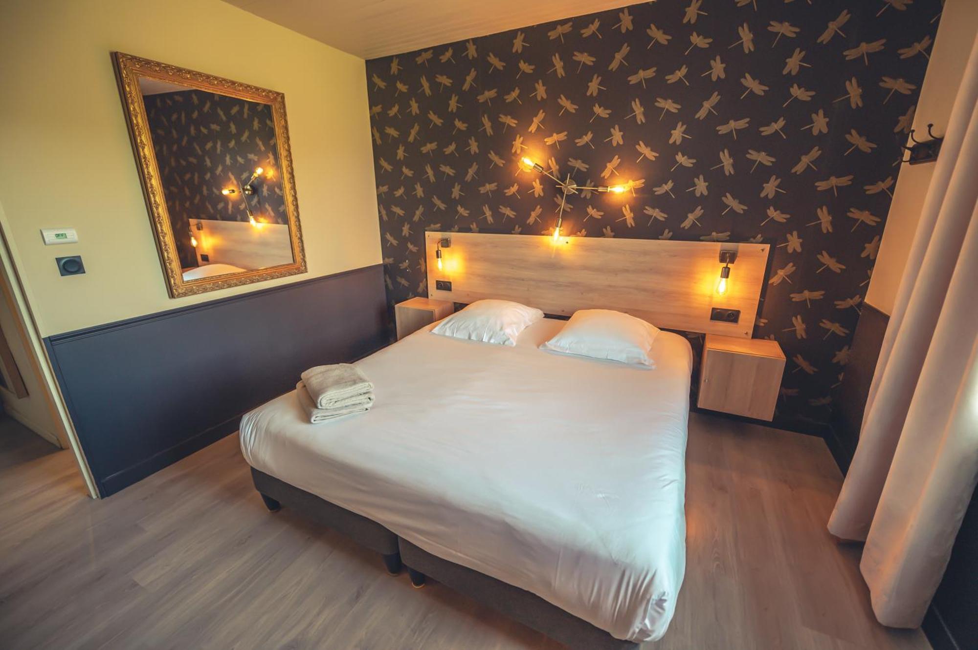 Logis Hotel Restaurant Le Plantevin Propiac Esterno foto