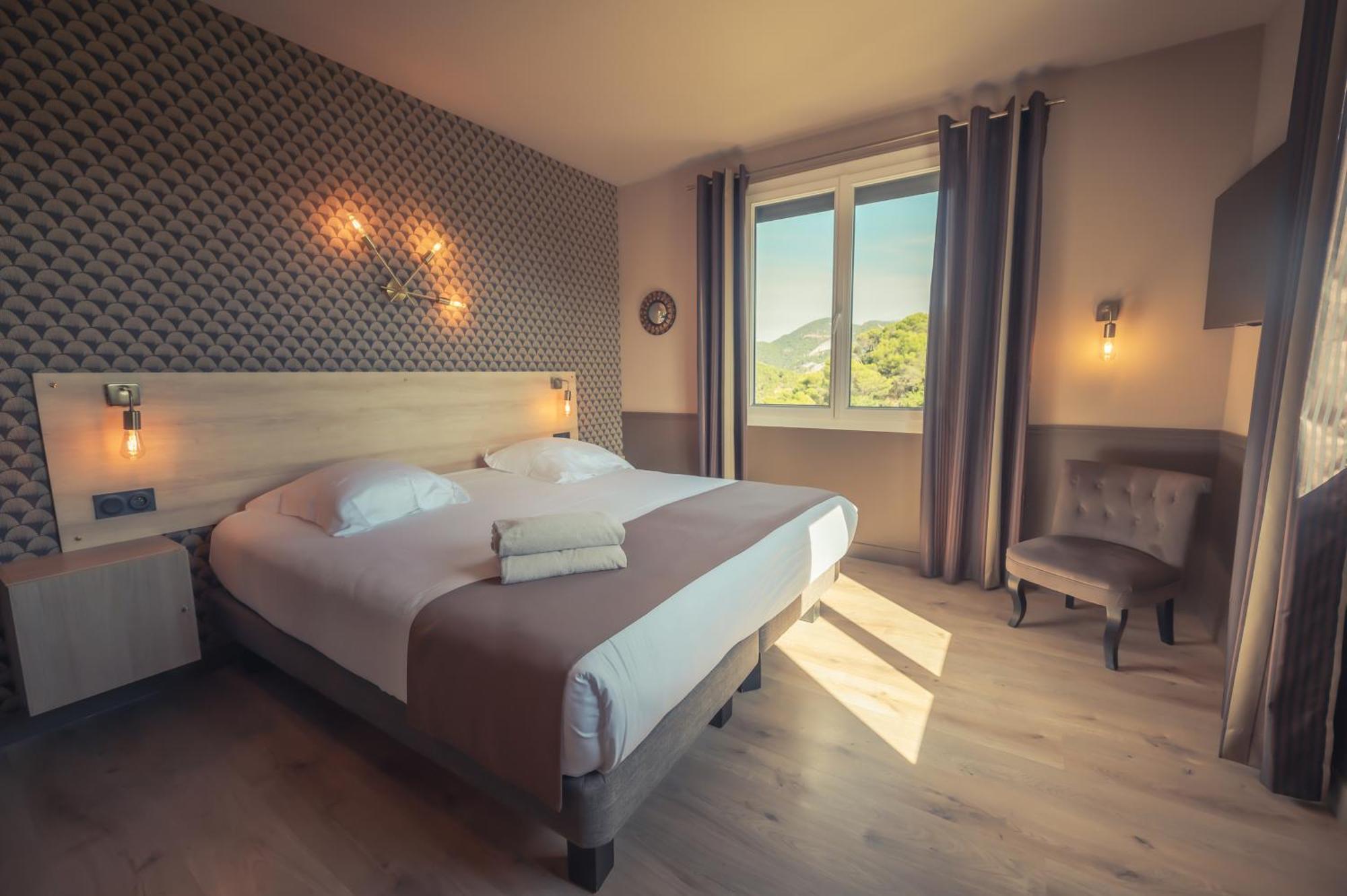 Logis Hotel Restaurant Le Plantevin Propiac Esterno foto