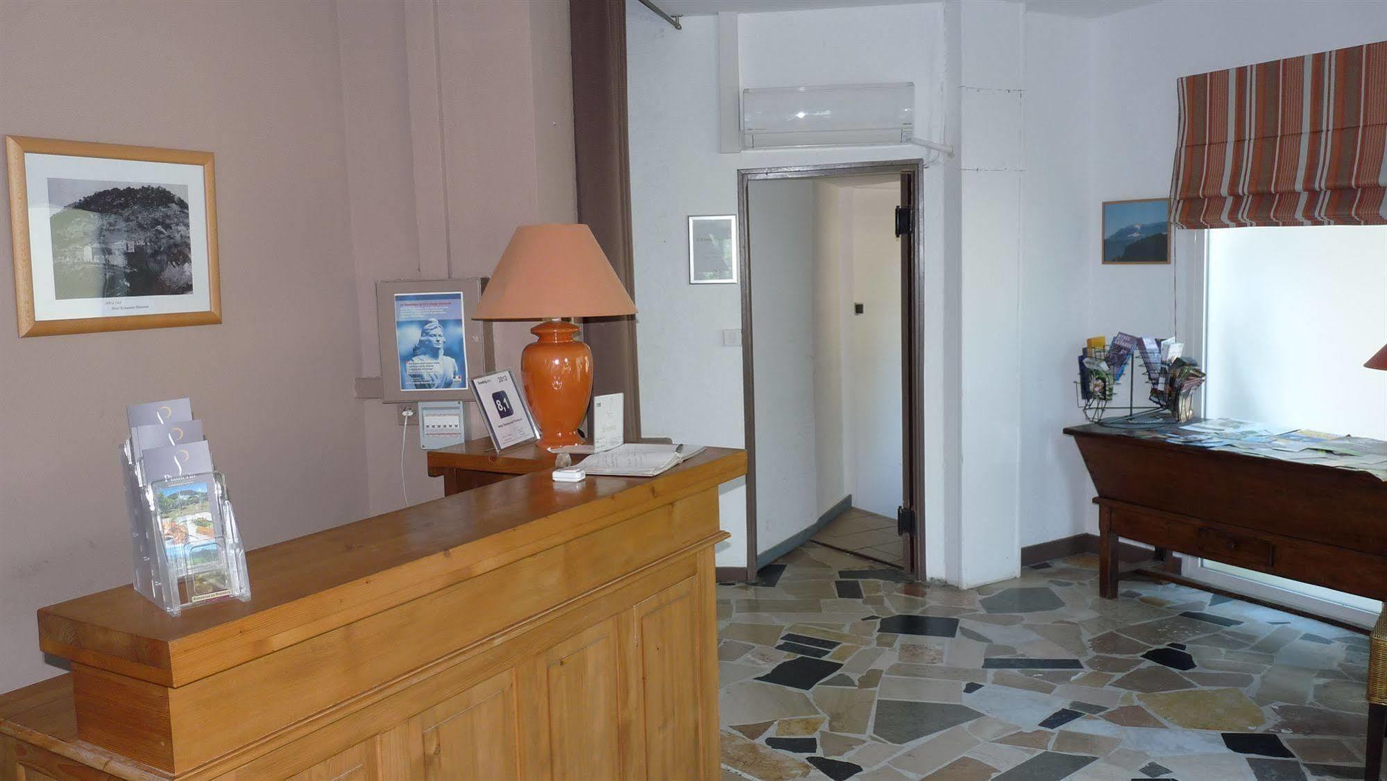 Logis Hotel Restaurant Le Plantevin Propiac Esterno foto